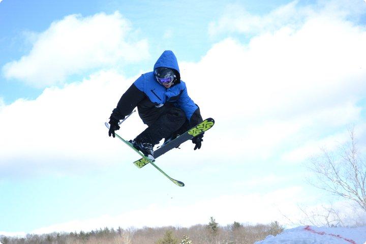 GGBigAirCompetition50ftjump720GrabDavidHudgikMarch2011